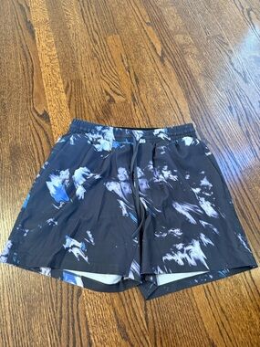 Lululemon Men's Pool Short 7" Diffuse Dye Print Graphite Grey Multi Short